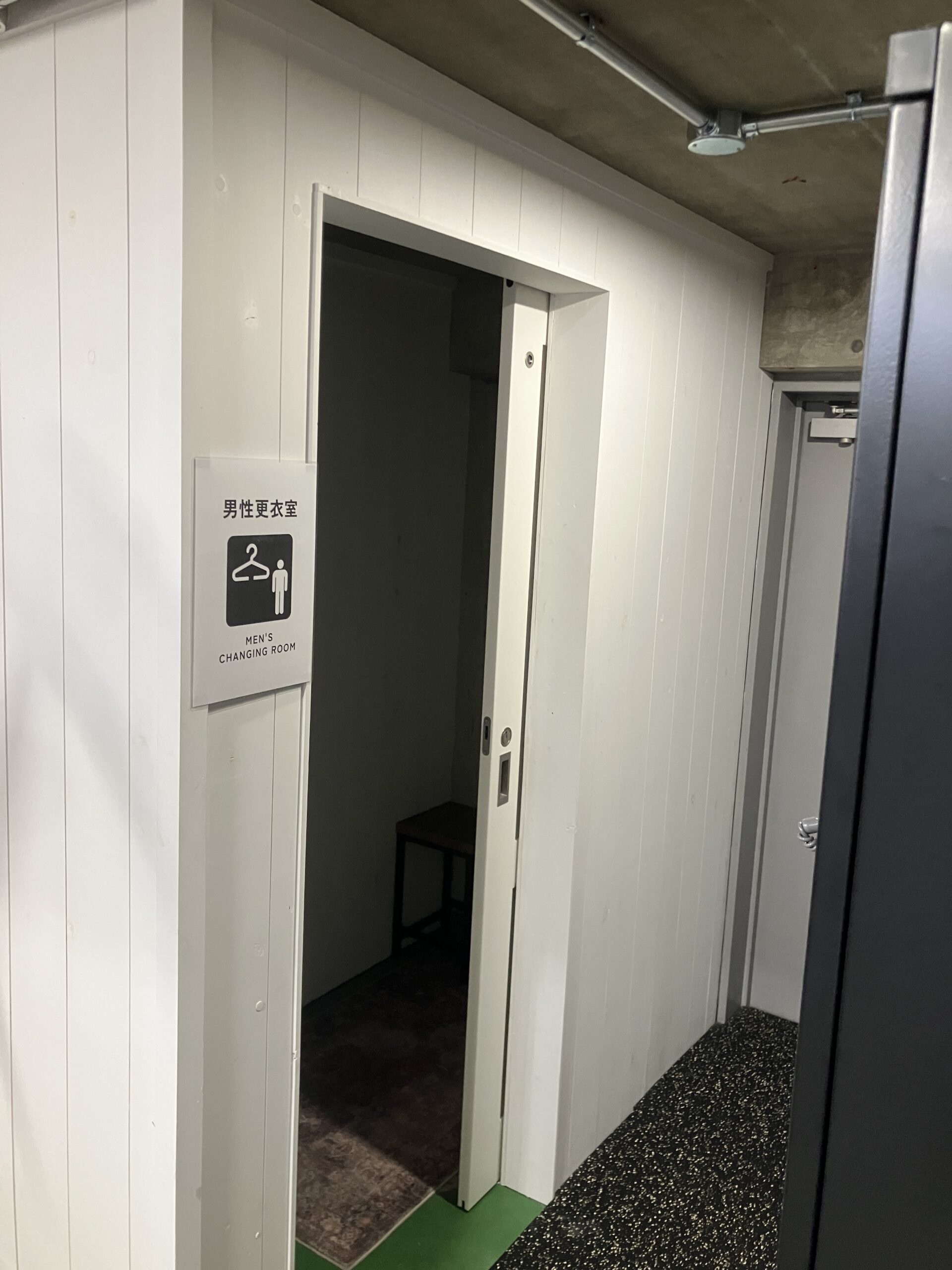 男性更衣室